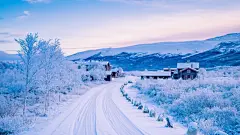 冬季,雪,道路,山,房子,风景桌面壁纸