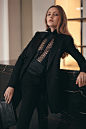 Elie Saab Pre-Fall 2019 Fashion Show : The complete Elie Saab Pre-Fall 2019 fashion show now on Vogue Runway.