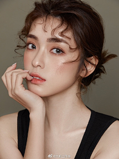 弈井云采集到脸妆模特