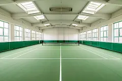 干净的室内网球场地摄影图片