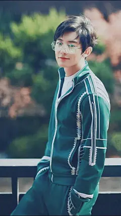 #朴灿烈# 该换壁纸啦 ​​​​