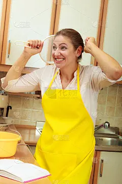 家庭主妇计划和准备饭菜