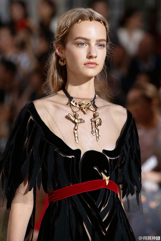 VALENTINO SPRING 201...