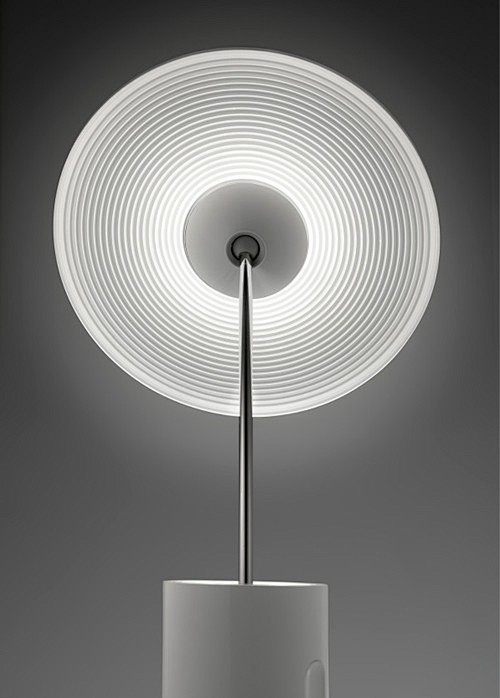 这款灯是设计师Justin Marimo...