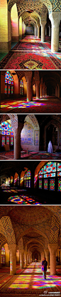 #旅途风景#设拉子，伊朗最古老的城市之一，是《一千零一夜》里的传奇都城，是“玫瑰与夜莺”的波斯灵魂。坐落在这座传奇城市的莫克清真寺，因其外墙彩釉色彩中以粉红色最为出挑，也被人叫做粉红清真寺。当早晨温暖的阳光透过彩色玻璃投射到波斯地毯上，清真寺内部会形成美妙神奇的色彩和光影组合。