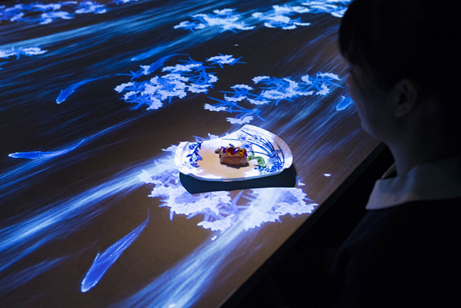 TeamLab Creates Inte...