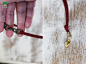 用毛线DIY编织漂亮的秋季手链方法图解
