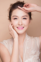 高清：徐洁儿唯美春日写真 笑容明媚暖意袭人_娱乐_腾讯网