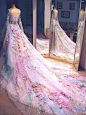 #唯美婚纱照# Elie Saab（艾莉萨博），是受国际关注的黎巴嫩设计师，一向都是以奢华高贵、优雅迷人的晚礼服而著称，其设计以精炼的廓形和华美的细节为特色。 #治愈系# #摄影师# 我的公主殿下 成都上锦婚纱定制