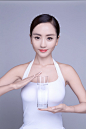 组图：杨蓉为新书拍写真 尽现“少女”自然美肌 : 近日，演员杨蓉为新书拍摄了一组“逆龄”写真，一展自然美肌，令网友羡慕赞叹。