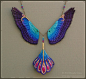 Brenda Lyons仿生飞禽翅膀的配色与样式做出的饰品，好漂亮，#搭配#