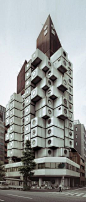 Kisho Kurokawa - Nakagin Capsule Tower Building, Tokyo: 