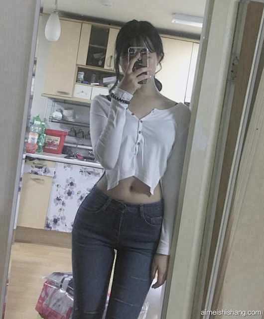 牛仔裤美女|韩国美女性感紧身牛仔裤自拍照...