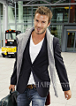 大卫·贝克汉姆 (David Beckham) 身着棉质服饰亮相机场