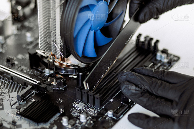 PC维修和组装。计算机的元件或附件。