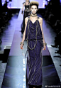 #服装设计#

Jean Paul Gaultier 2009 年秋季时装

这个秋季系列我们要跟随电影发烧友去好好游历一番好莱坞女主角的华丽衣橱了。

这个主题非常灵活，因为能根据错综复杂的剧本来调整设计灵感。...展开全文c
