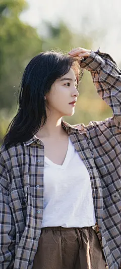 章若楠 休闲时尚衬衫 高清 美女手机图片壁纸_彼岸手机壁纸