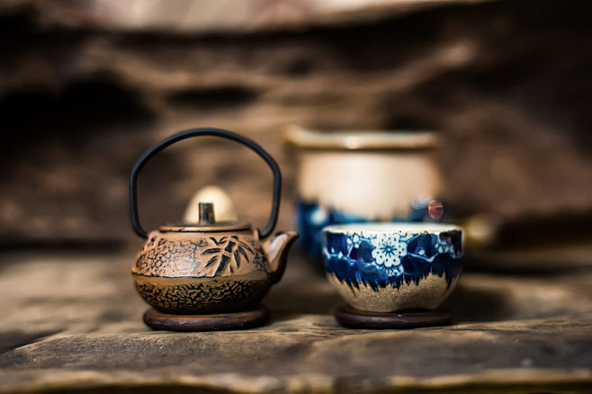 舍中有客，提壶行酤。汲水作哺，涤杯整案。...