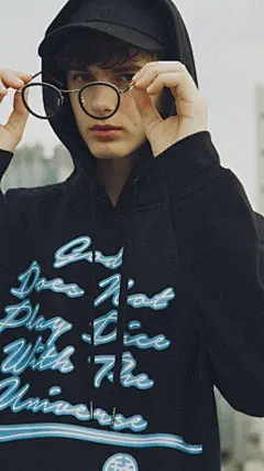 男生手机壁纸图片帅气欧美风 我是个俗人只对万恶的钱感兴趣_腾牛个性网