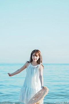 大雨不湿心゜采集到美女模特/精修写真/人像摄影/光影参考/动态姿势