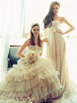 新娘和伴娘都美。婚纱和礼服都美。