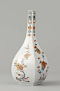 其中包括图片：Square bottle with prunus and chrysanthemum, anonymous, c. 1670 - c. 1730 - Rijksmuseum