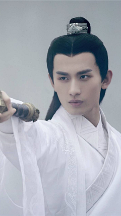 一介神明采集到成毅