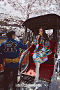 #杨幂#再次挑战新风格！樱花树下的仙女，明明就是十八岁啊~ ​​​​