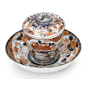 分享一组全球最富有的寡妇——莉莉·萨夫拉（Lily Safra）的伊万里瓷餐具。这组瓷器均为中国制造，生产于1717-1722年间。2011年，萨夫拉夫人的伊万里瓷收藏在苏富比上拍，价格普遍在6,000-75,000美元之间。 ​​​​