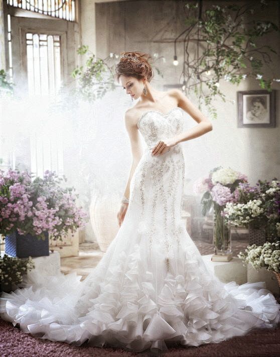 Monique Lhuillier We...