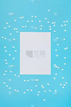 冬天用小白雪花做成的图案