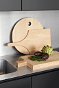 Cutting boards CUT, CHOP and SLICE in oak by Philipp Mainzer. / www.e15.com #e15 #kitchen #accessory