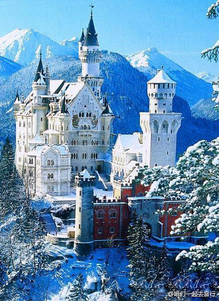 天鹅城堡—— 德国南部的地区。美得像童话...