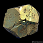 矿物超话#矿物##有趣的晶型# 非常独特的黄铁矿晶体，产自意大利 的Rio Marina~

晶体的最发育的单形理所当然是五角十二面体{210}，但晶体上面还有一组小梯形和一组小三角面，可以很容易得出，二者晶面的数量之比是3:1。小三角面位于五角十二面体的数个角顶，这是很典型的八面体{111}，而3* ​​​​...展开全文c