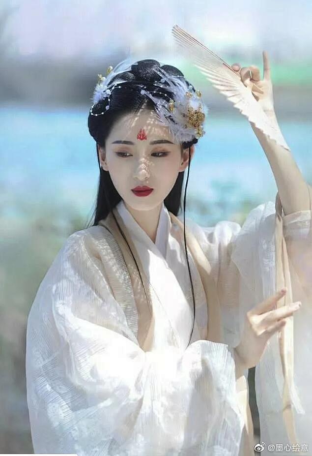 #绘画参考# 美人执扇！各美人执扇姿势！...