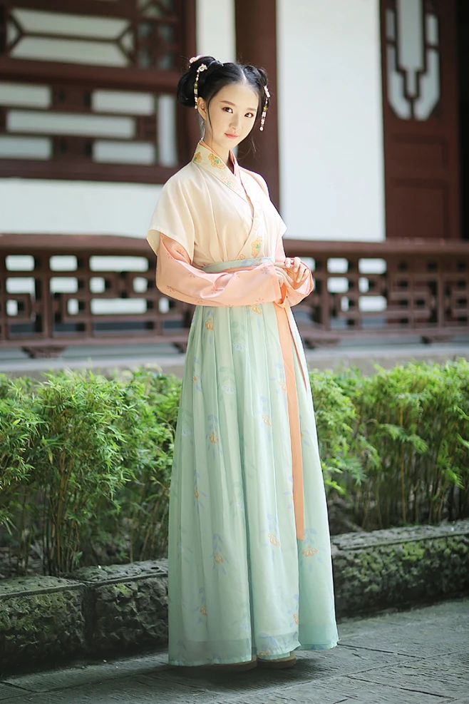 重回汉唐 清秋 原创品牌汉服日常女绣花半臂齐腰交领襦裙春秋装-淘宝网-花瓣网
