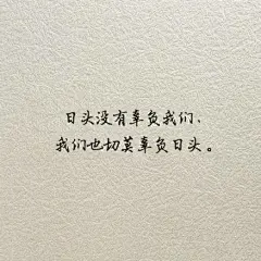 1988年今天，作家沈从文逝世。他只读过小学，年纪轻轻却成了西南联大的教授；他一部《边城》，感动了一代又一代人；他的文字美丽又动人，信手拈来，便成情话；他和张兆和的爱情堪称传奇……#那年那人那事#