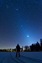 venus & jupiter visible as they orbit the sun, with the pleides star cluster visible at the top. (photo by jack fusco) #采集大赛#