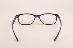 紫色方框眼镜护眼爱眼日近视眼摄影图