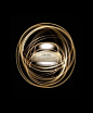 其中可能包括：the light is shining in the dark and blurry circles on the ground, with an advertise for cosmetic