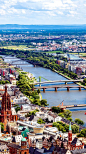 Panorama of the financial district in Frankfurt, Germany
在法兰克福金融区全景，德国