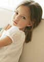 《星际穿越》里饰演女儿的小美女Mackenzie Foy，从四岁起就已经是广告界的小童星。被她萝莉时期的萌照彻底融化了。 ​​​​