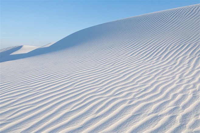 荒芜白色沙漠背景图片
