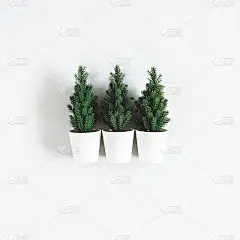 在灰色背景上的圣诞树。圣诞节，冬天，新年的概念。平躺，俯视图