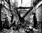 1940年，英国伦敦一座图书馆被德军轰炸后