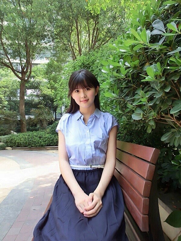 清纯美女户外自拍照