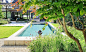 tuinarchitect_floris_steyaert_lumineuze_tuin_oostkamp_arthur_degeyter_zwembad_parrotia_rhus_beton