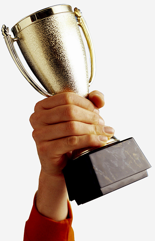 手握奖杯图片