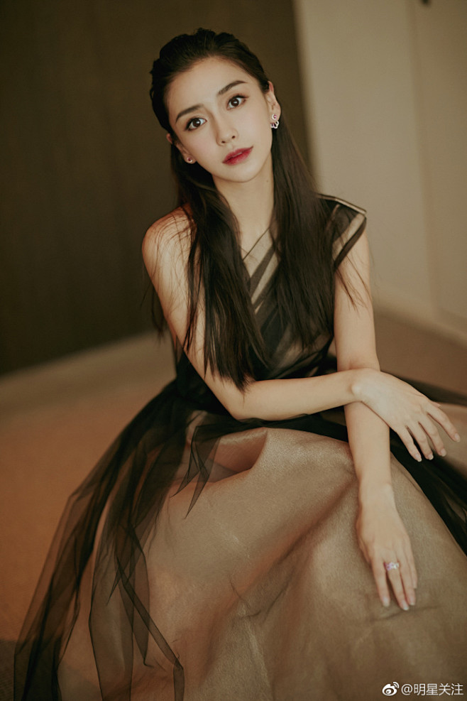 angelababy出席智族gq颁奖盛典身着alexperry2019早春成衣系列礼服