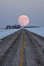 公路直通月球 Highway to the Moon (by Aaron J. Groen)